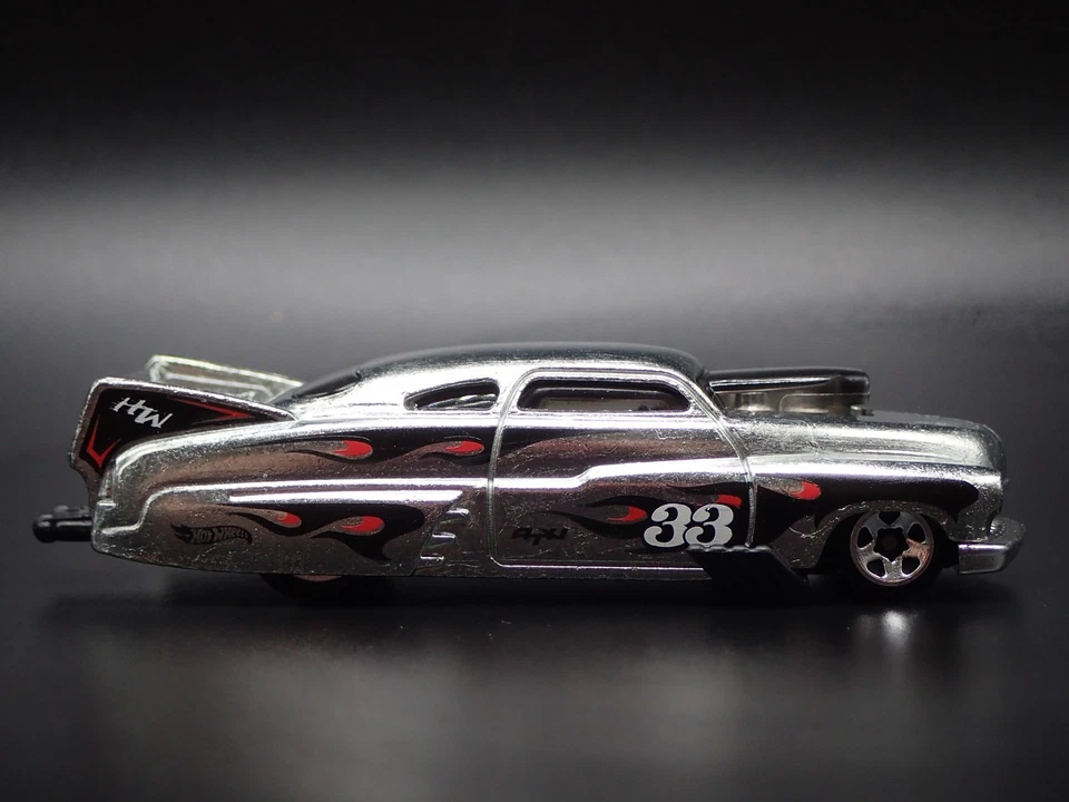 1949 49 MERC MERCURY NHRA DRAG CAR Modello Diecast Collezionabile In Scala 1:64 - Immagine 4 di 4