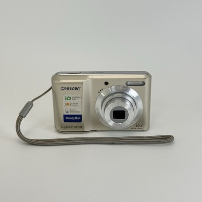 Sony Cybershot DSC-S2000 10.1MP Digital Camera - Silver 
