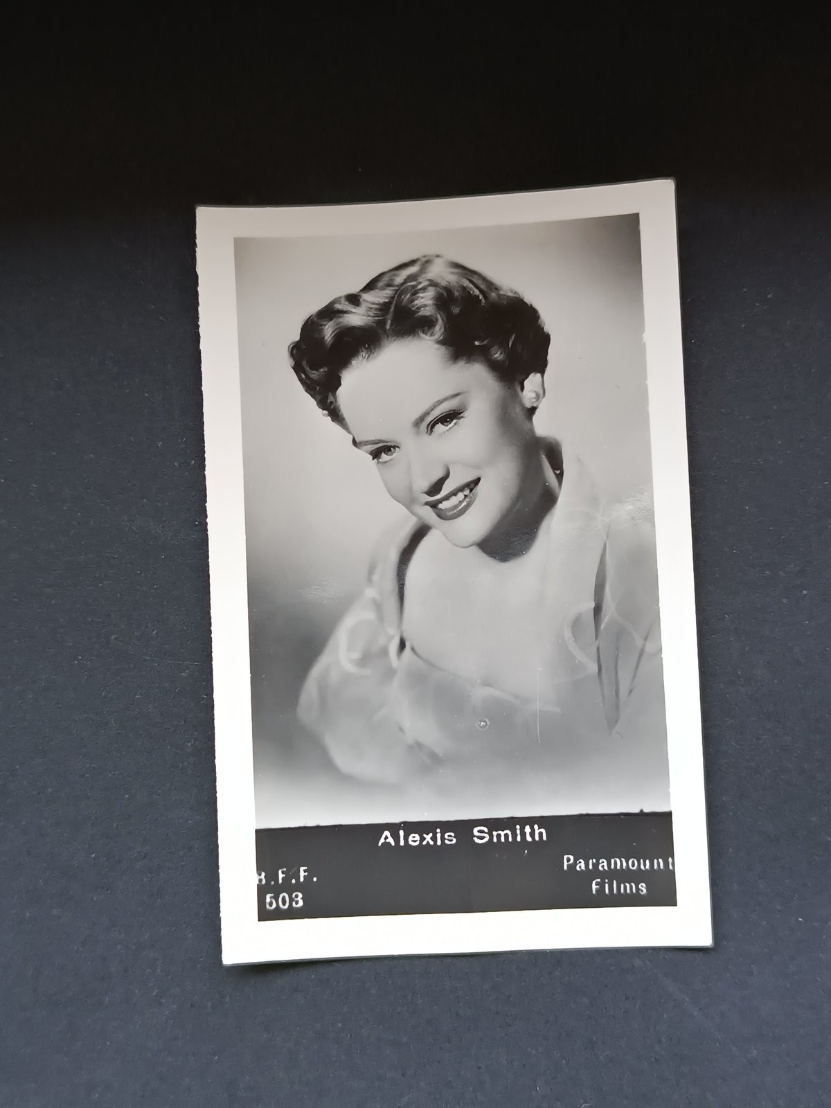 Figurina Artisti del Cinema B.F.F. anni '50/60 # 503 Alexis Smith