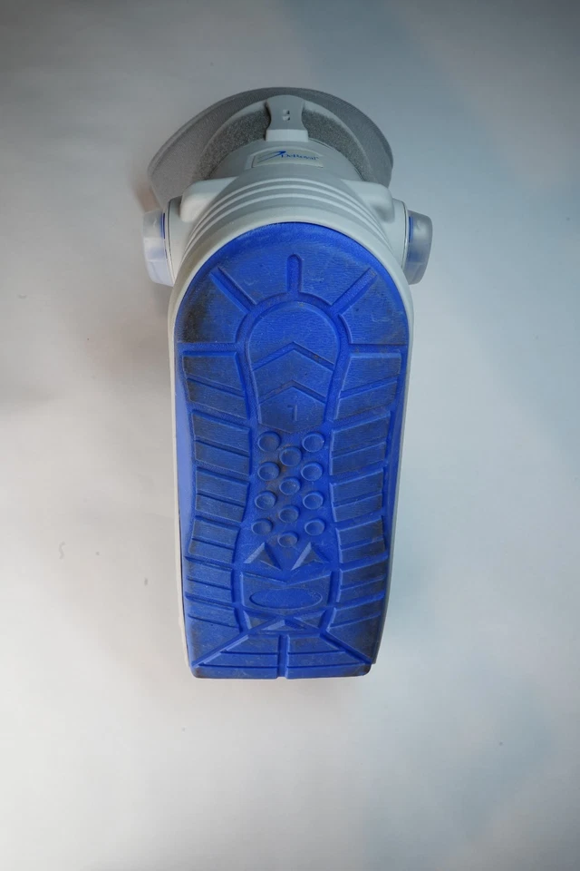 DeRoyal Large Full Shell Walker Boot w/Air Pumps Stabilization Air Cast 4 Ankle - Image 3 of 4