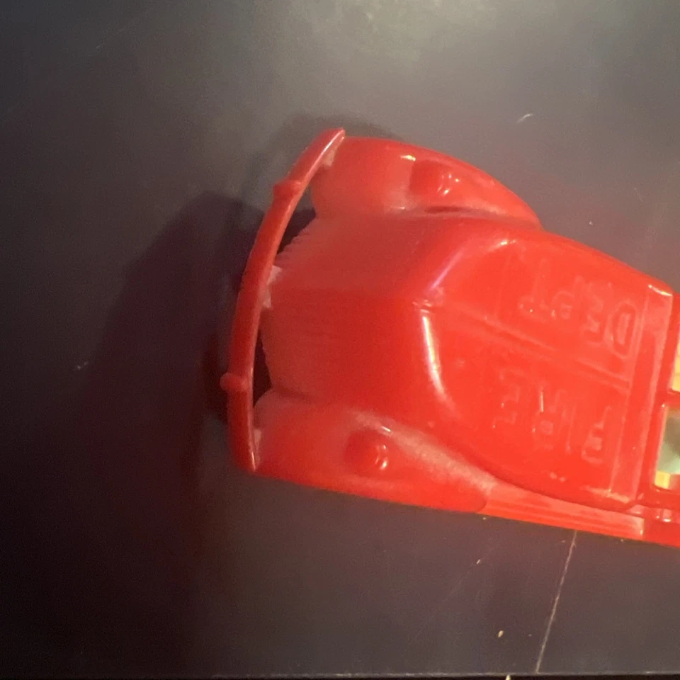 Camión de bomberos Renwal American de plástico vintage # 57 con conductor Foto 4 de 4