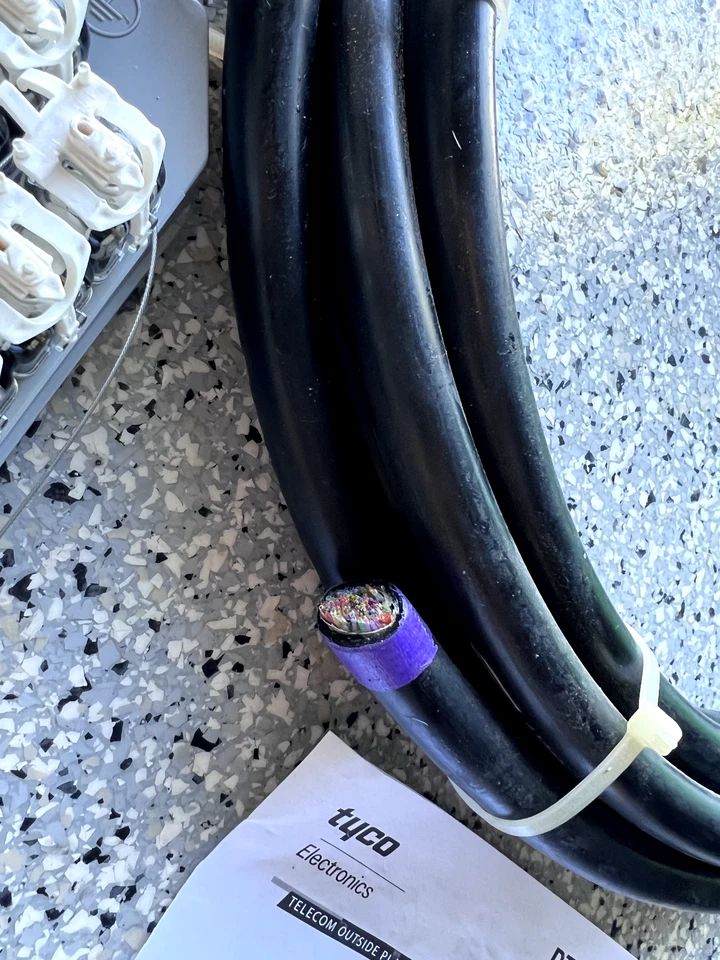 Tyco Electronics DT3-PTBS25FS25F-RD3 Pedestal Terminal with Ground Wire - Image 4 of 4