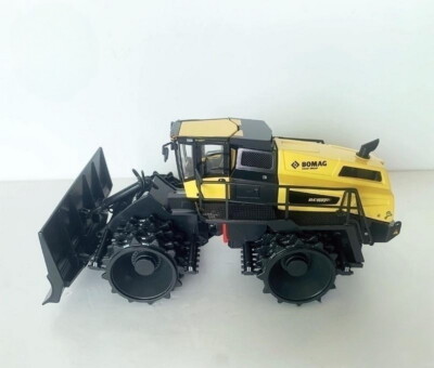 1/50 Scale BOMAG BC1173 Refuse compactor Diecast Model Collection Toy Gift