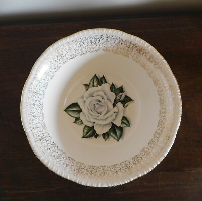 Vegetable Serving Bowl - Homer Laughlin HLC114 - White Rose - Gold Filigree