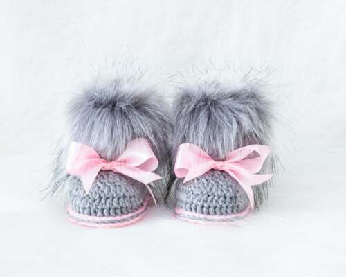 Baby gir Gray and pink faux fur booties, Newborn girl shoes, Crochet booties - Picture 1 of 7