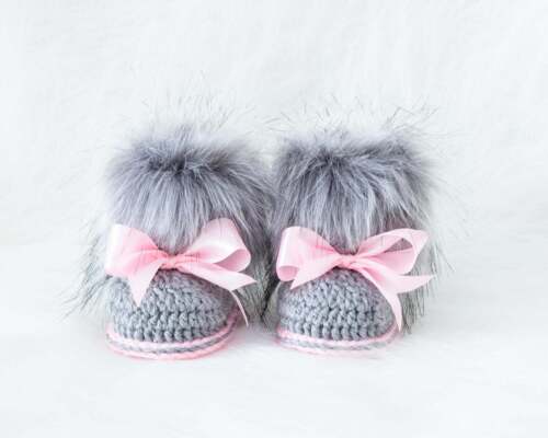  Baby gir Gray and pink faux fur booties, Newborn girl shoes, Crochet booties - Picture 1 of 7