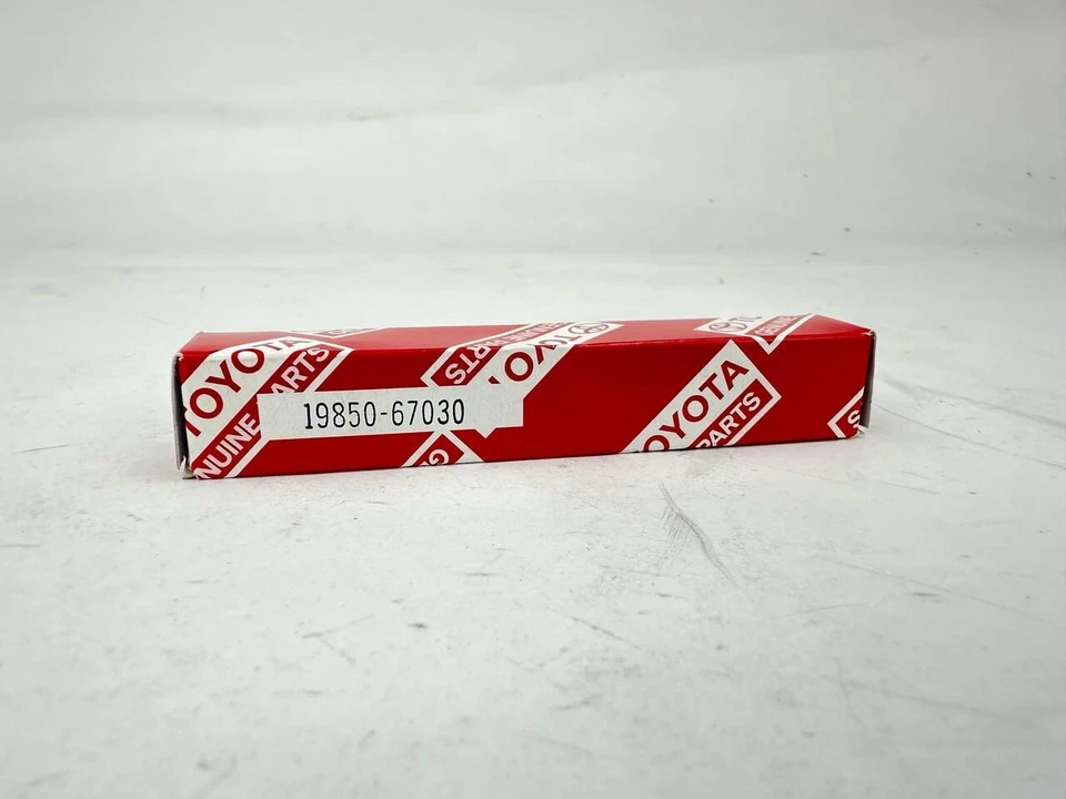 Toyota OEM MONTAJE ENCHUFE BRILLO 1985067030 (19850-67030) Foto 4 de 4