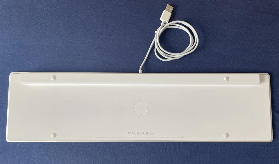 Apple Tastatur Keyboard A1243 USB kabelgebunden QWERTZ Deutsch Nummernblock TOP - Bild 2 von 4