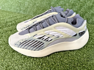 ?⚪?️ ADIDAS YEEZY 700 V3 “FADE SALT”-SIZE 9.5-2022  display picture 3