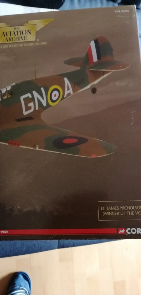 Corgi Hawker Hurricane Mk 1:32 Flugzeug Modell Die-Cast Top - Bild 2 von 4