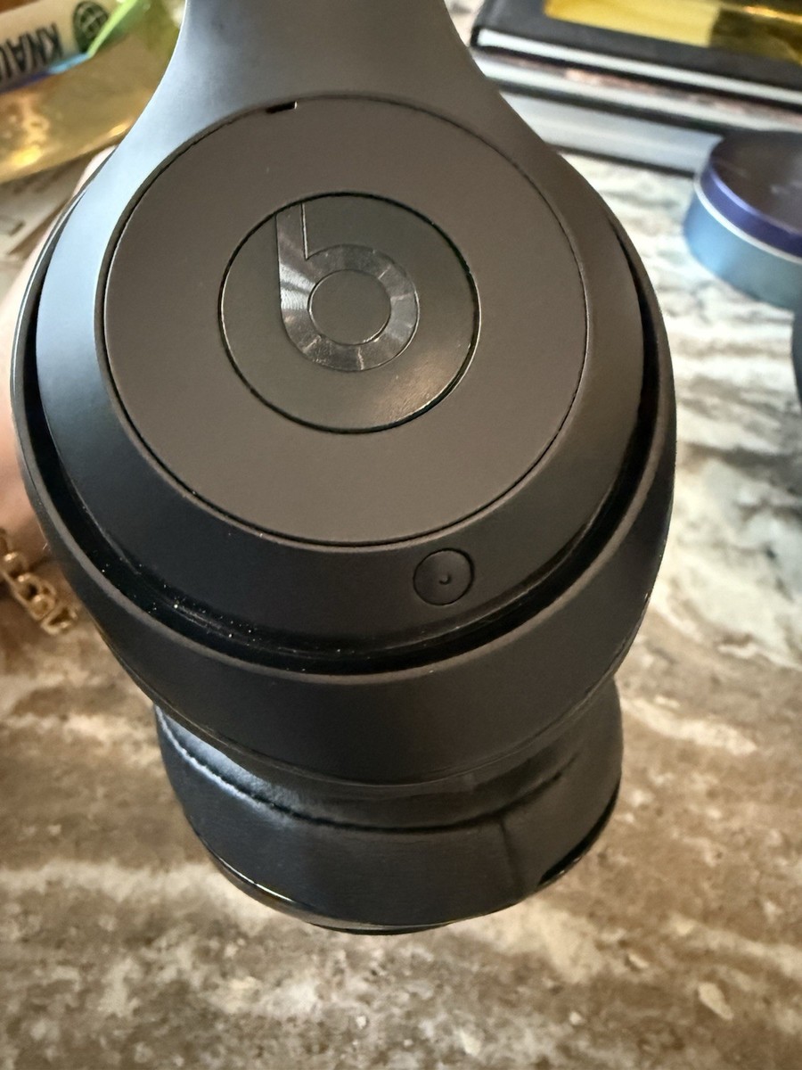 Beats Studio 2 Wireless - Black Bluetooth Over-Ear Headphones