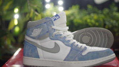 Men s Nike Air Jordan 1 Retro High OG Shoes  Hyper Royal  555088 402 - US 12