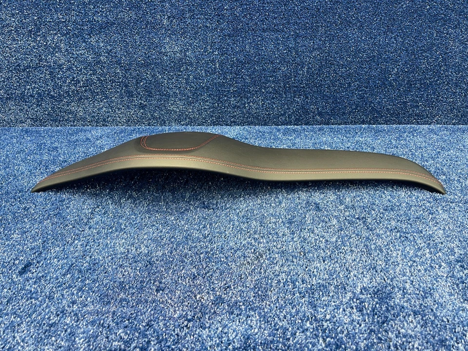 Cubierta de panel de tablero Buick Cascada 2016-2019 puntada roja OEM 13368980 Foto 2 de 4