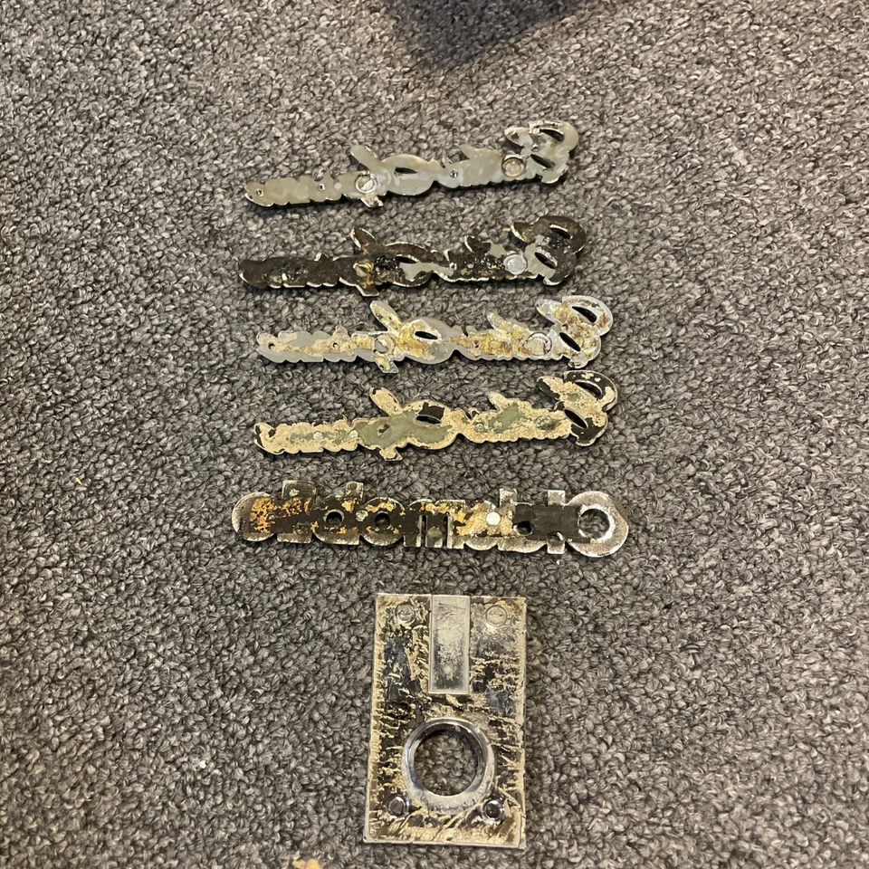 Emblemas de para-lama Oldsmobile Cutlass Supreme 1981-1987 fabricante de equipamento original  - Imagem 4 de 4