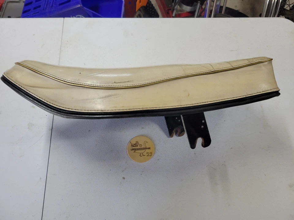 Сиденье Ironhead белое для Harley Davidson Sportster 54–78 годов выпуска крепление XLH XLCH 1000 куб. см - Изображение 2 из 4