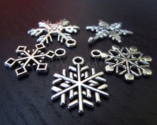 Snowflake Charms Wholesale Winter Pendant Findings CM1040 - 5, 10, 20 Or 50PCs