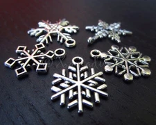 Snowflake Charms Wholesale Winter Pendant Findings CM1040 - 5, 10, 20 Or 50PCs