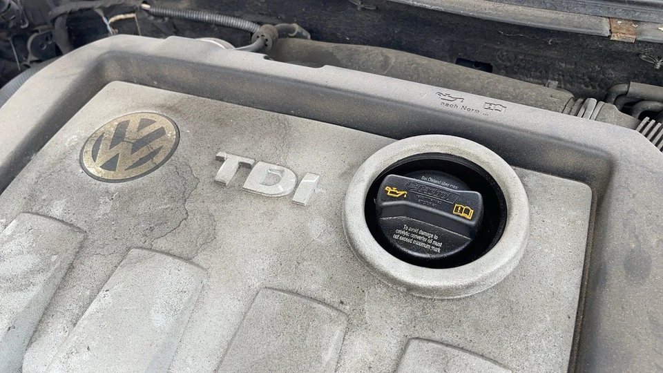 Cubierta motor VOLKSWAGEN PASSAT B6 2005-2010 1896 03G103925BL Foto 3 de 4