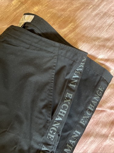Armani Exchange Herren schwarz Druckknopf Seite gerades Bein, Größe 34 R - seitlicher Logo Streifen