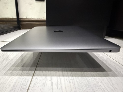 Apple MacBook Air Retina 13.3" 2019 512GB SSD 16GB Ram 1.6GHz Core i5 Space Grey - Picture 15 of 17