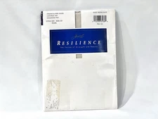 1995 Hanes Resilience Very Sheer Control Top Size CD Pearl One Pair NIP