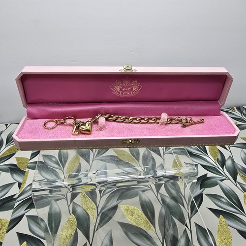 Pulsera JUICY COUTURE Oro Dije Con Caja Original Rosa - Imagen 7 de 7