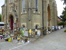 Photo A2 Flowers and tributes outside Notting Hill Methodist Church Kens c2017