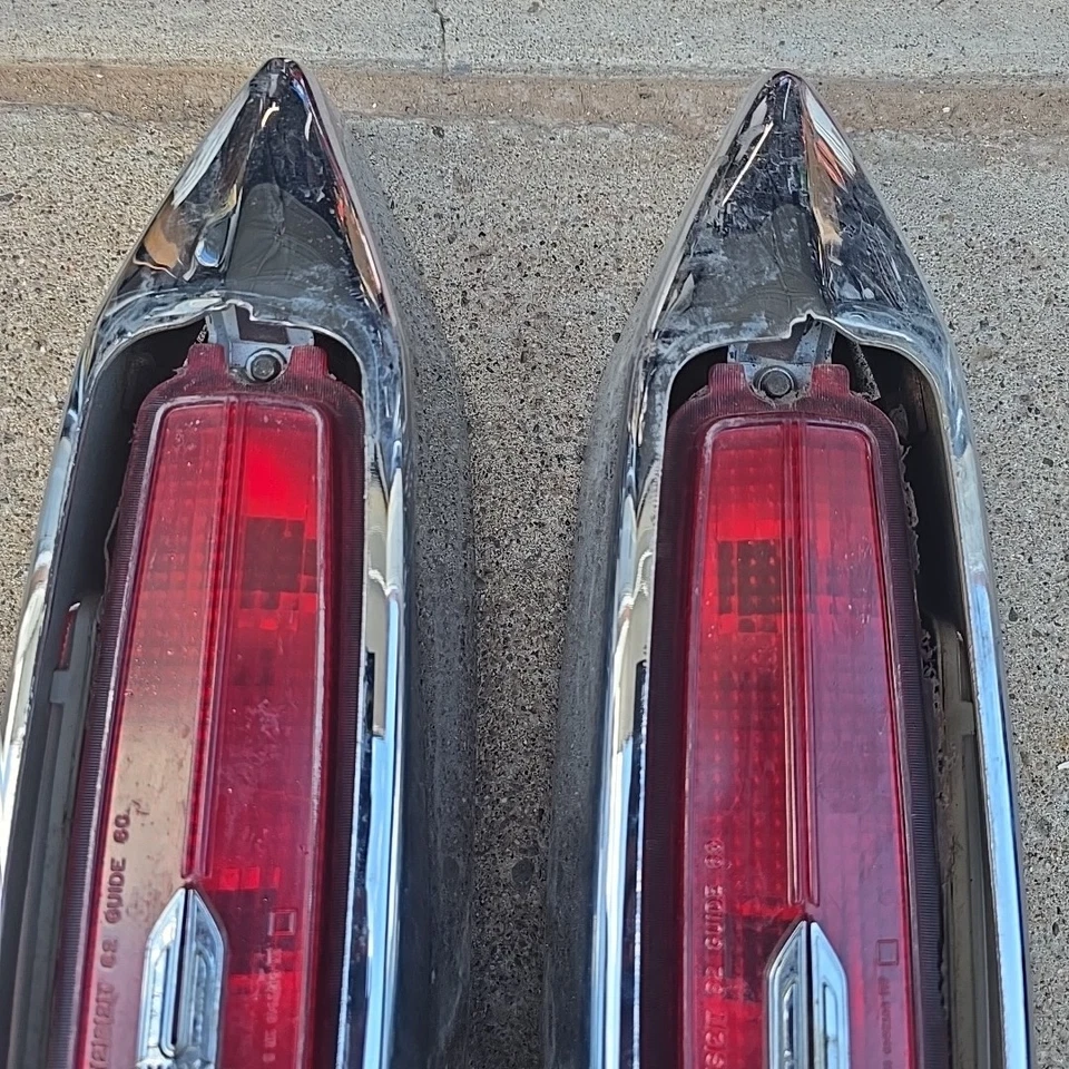 Extensión de parachoques luz trasera derecha izquierda Cadillac Deville Fleetwood 1980-1989 OEM Foto 2 de 4