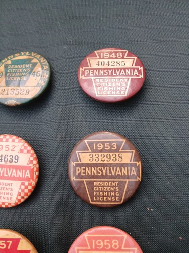 18 Vintage Pennsylvania Resident Fishing License Pin Lot, 1938 - 1975 (BD) - Picture 4 of 13