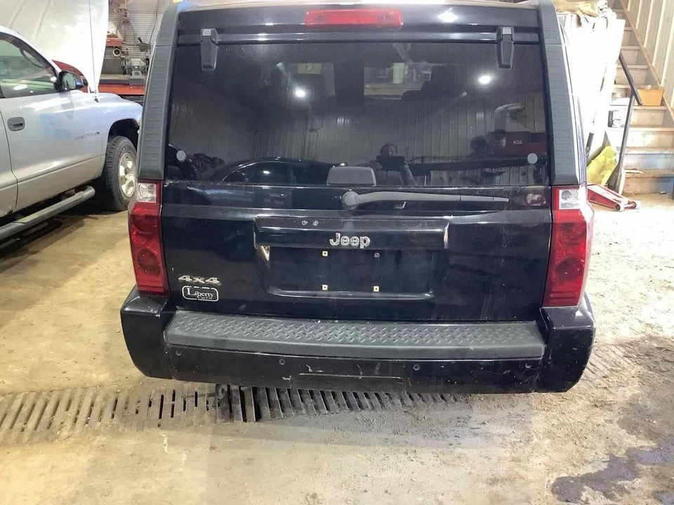 Used Front Left Door Assembly Front fits: 2006 Jeep Commander Front Left Grade A - Image 4 of 4