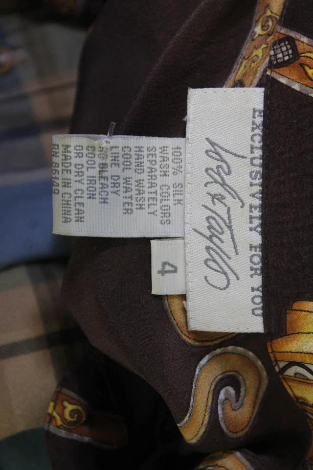 Блузка на пуговицах женская Lord & Taylor шелковая с воротником графическая коричневая размер 4 - Изображение 4 из 4