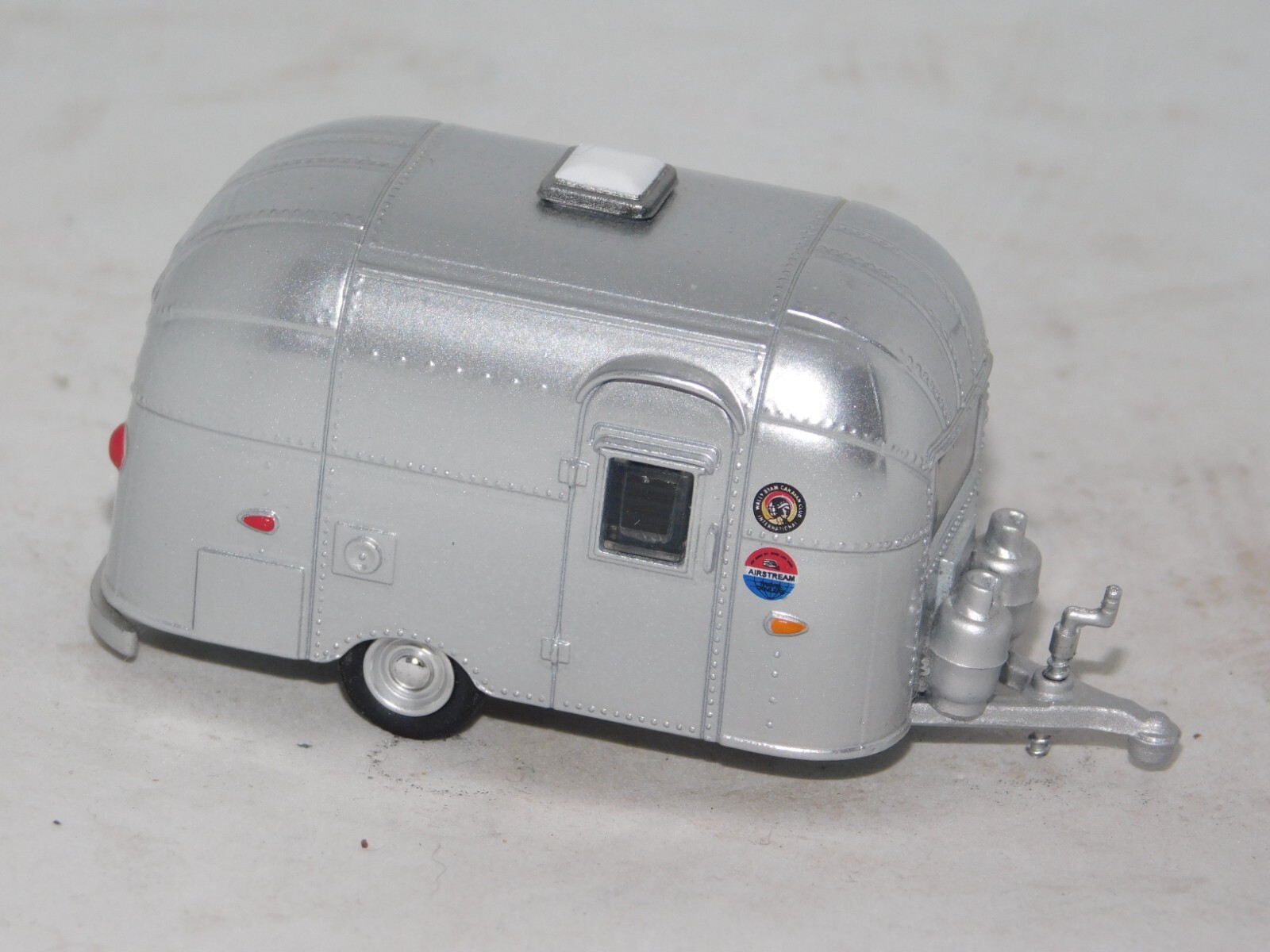 GL Airstream GREENLIGHT Aluminum Travel Camper Trailer RV 1/64 Diorama #1