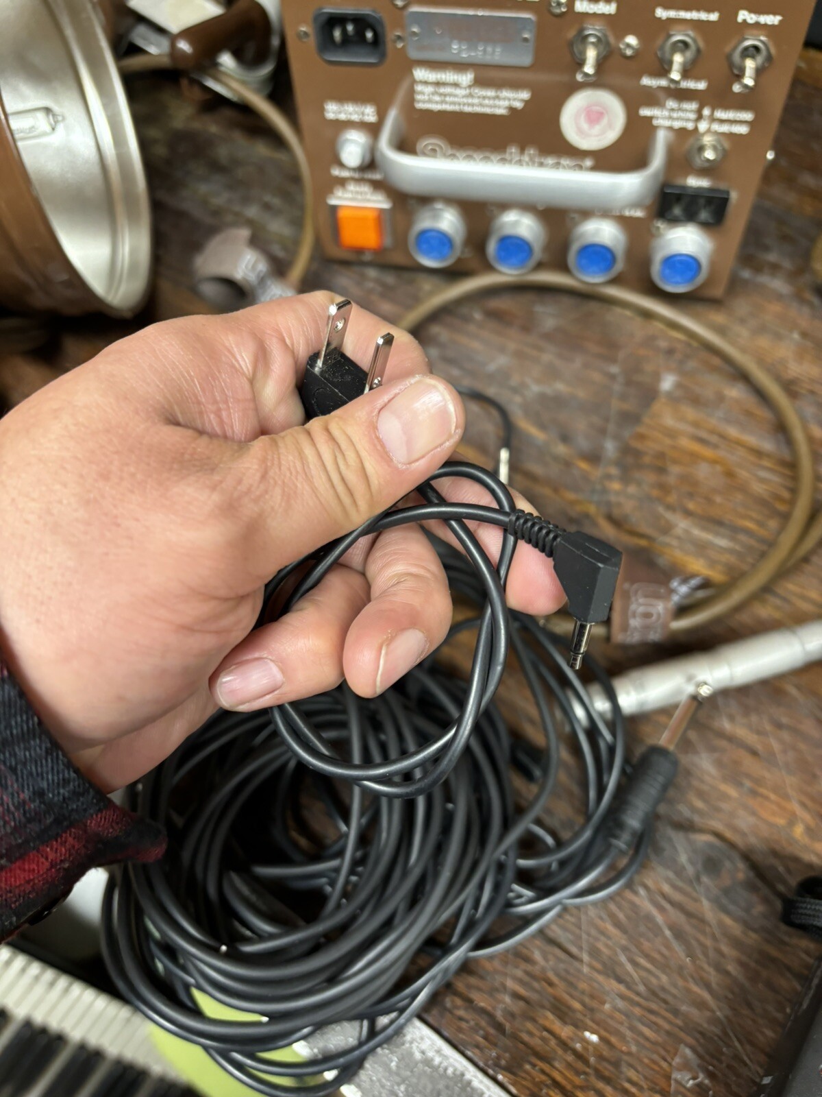 LOT Speedotron D402 power pack, 4 heads M11 & MW3R 2 PocketWizard case & case