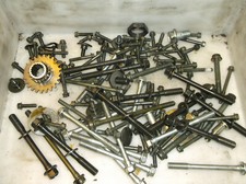 Suzuki GSX R 600 K4 K5 WVB2  Schrauben Kleinteile Restteile vom Motor 