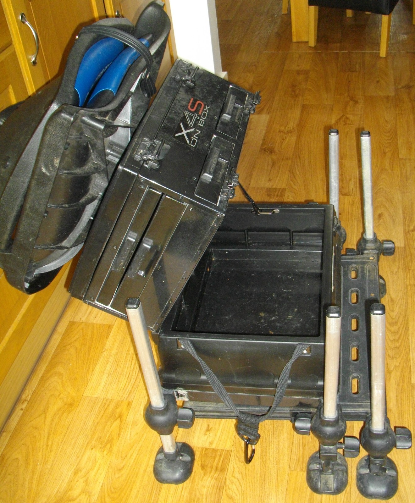 Preston Innovations Fishing Box Swivel Seat & Accessories & 2 wheel