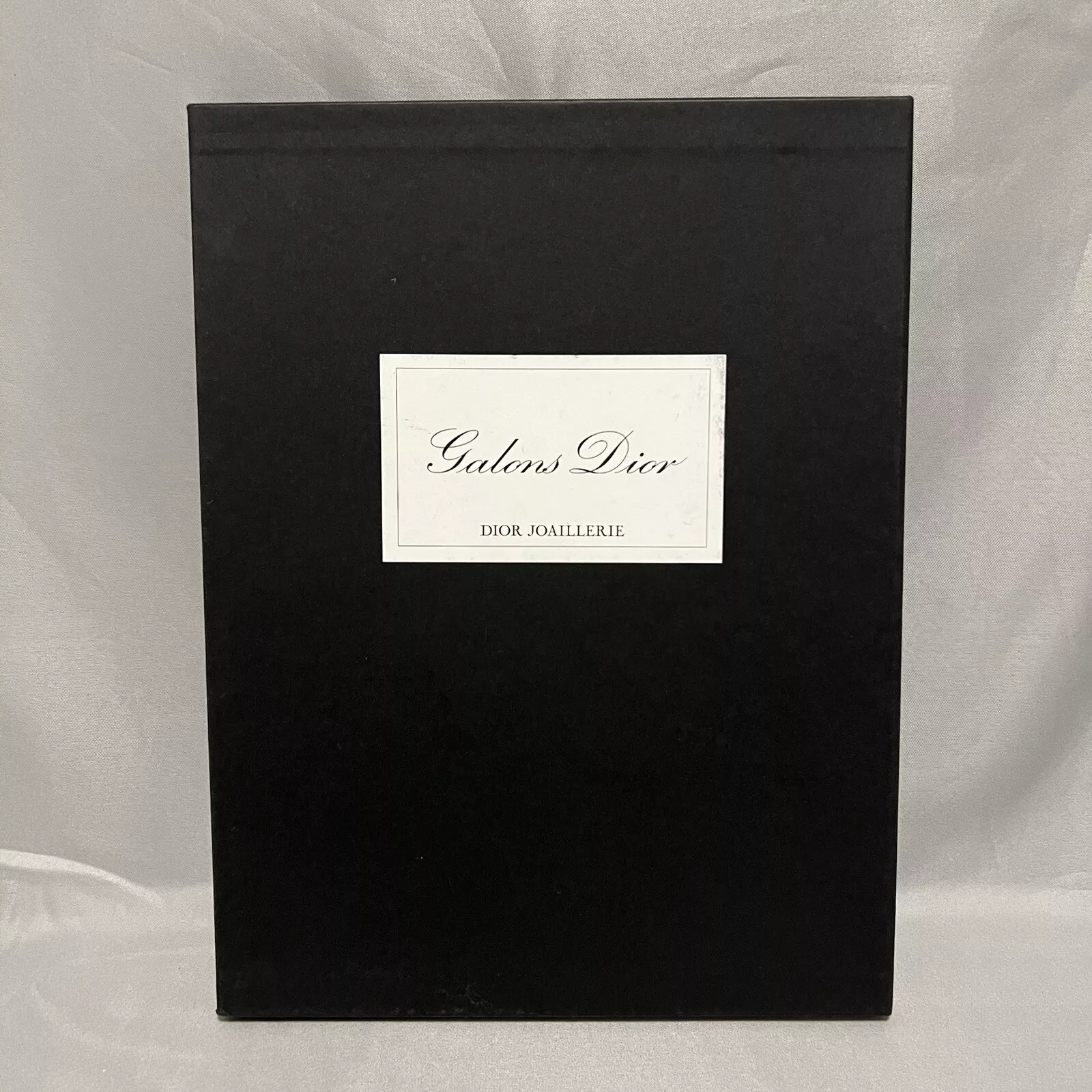 Catalogue bijoux Dior Joaillerie Galons Dior Haute Couture avec étui 2022
