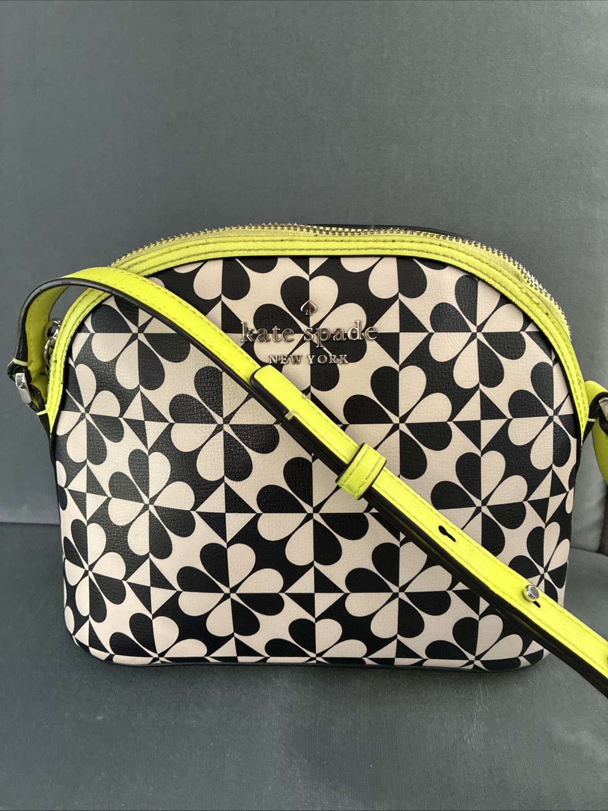 KATE SPADE HOLLIE GEO CLOVER DOME CROSSBODY  HANDBAG YELLOW BLACK WHITE