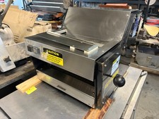 Oliver 711 Electric Commercial Countertop 1/2” Bakery Bread Loaf Slicer