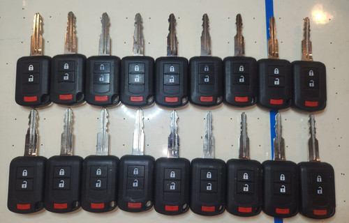 LOT OF 18 OEM MITSUBISHI REMOTE HEAD KEYS 3 BUTTON LOCKED UNTESTED USED