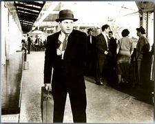 "ELI WALLACH" SAN FRANCISCO SUTRO BATHS~8x10 PHOTO from 1958 MOVIE "THE LINEUP"