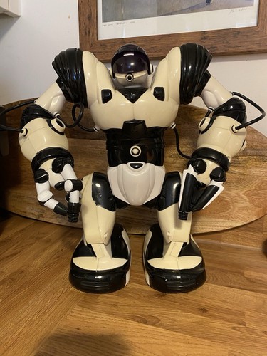 Vintage WowWee 2004 Robosapien 14 Inch Remote Control Robot - Picture 3 of 15