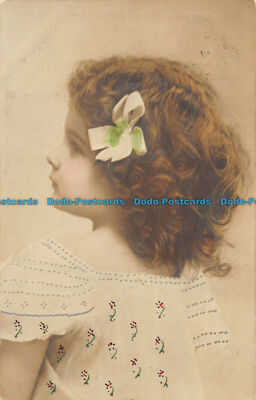 R059552 Kleines Mädchen mit einem Dutt im Haar. Serie II. B.B. 1907