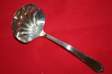 LAUREL 1934 Shell Gravy Ladle Wm Rogers Mfg Co IS Original Rogers  Silverplate