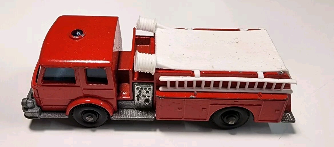 Vintage Lesney Matchbox #29 Fire Engine Pumper Truck HO Diecast