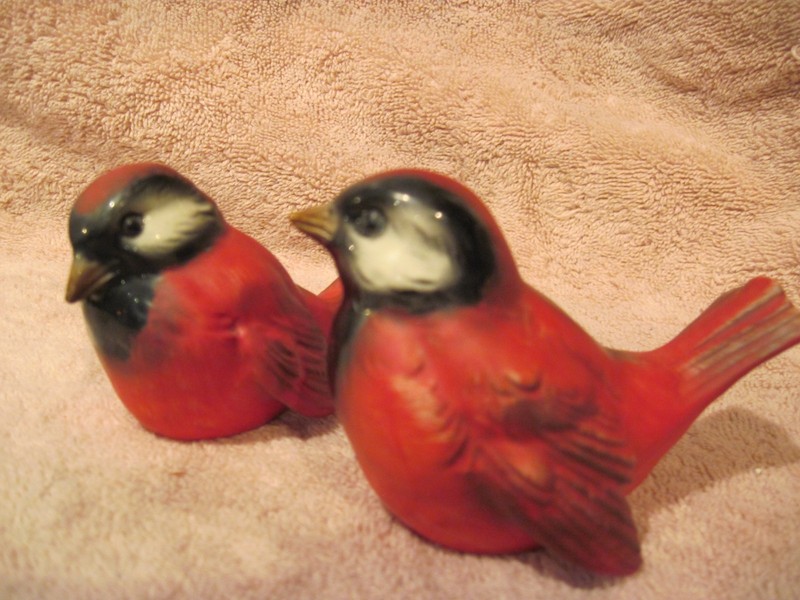 Simply Charming Vintage Red Goebel Song Birds - Nicely Marked