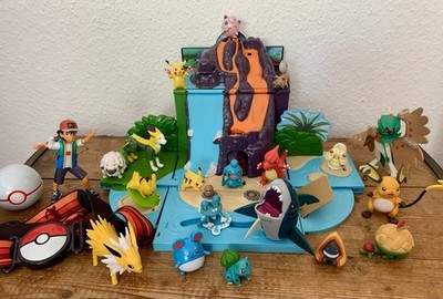 Pokémon Carry Case ''Volcano Playset'' - 20 Figuren + Zubehör - Jazwares