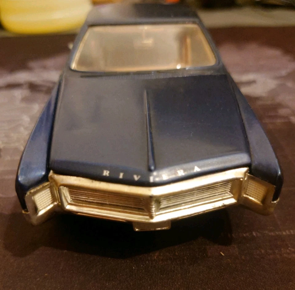 Modelo Buick Riviera 1966 escala 1:24 de Anson Collectors Foto 3 de 4