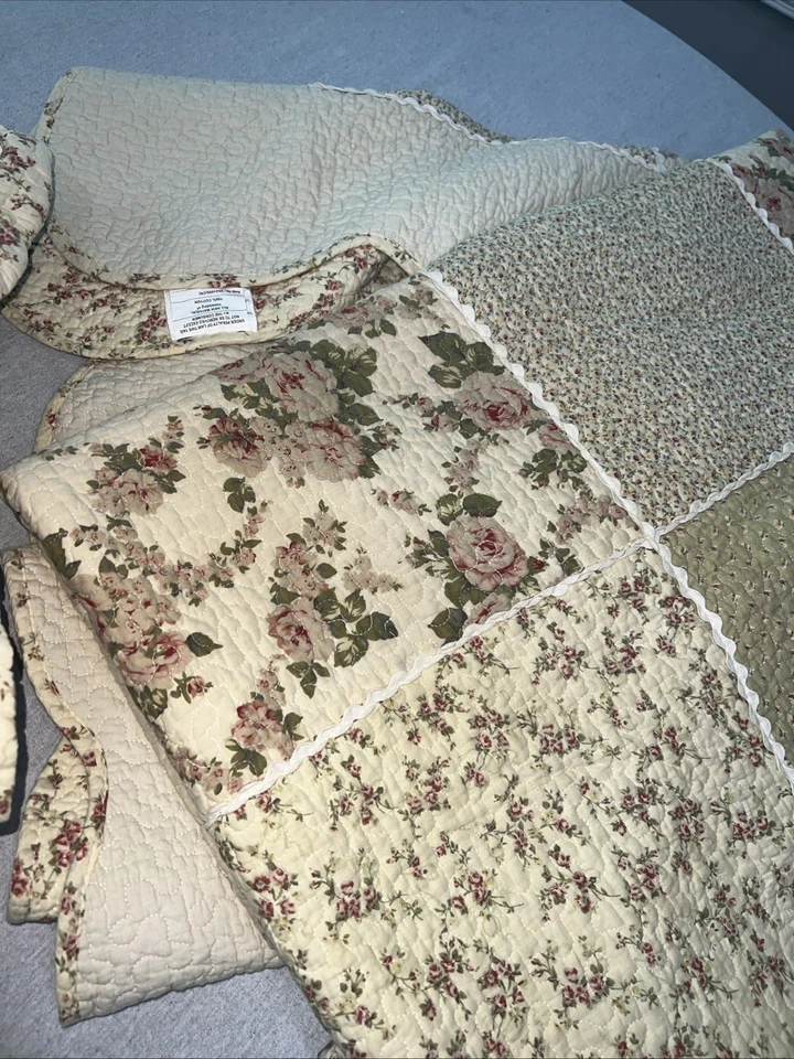 Plow and Hearth KING SIZE Plaid Quilt, Dust Ruffel & Decorative Pillow COUNTRY - Image 3 of 4