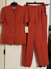 NWT $200.Travis Ayers Pant Suit Size 10 Petite Lined Coral Reef Color Embroider