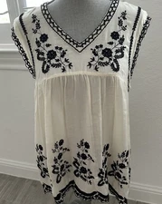 Ivy Jane Black White Floral Embroidered Sleeveless Tunic Top SZ Large L Bohemian